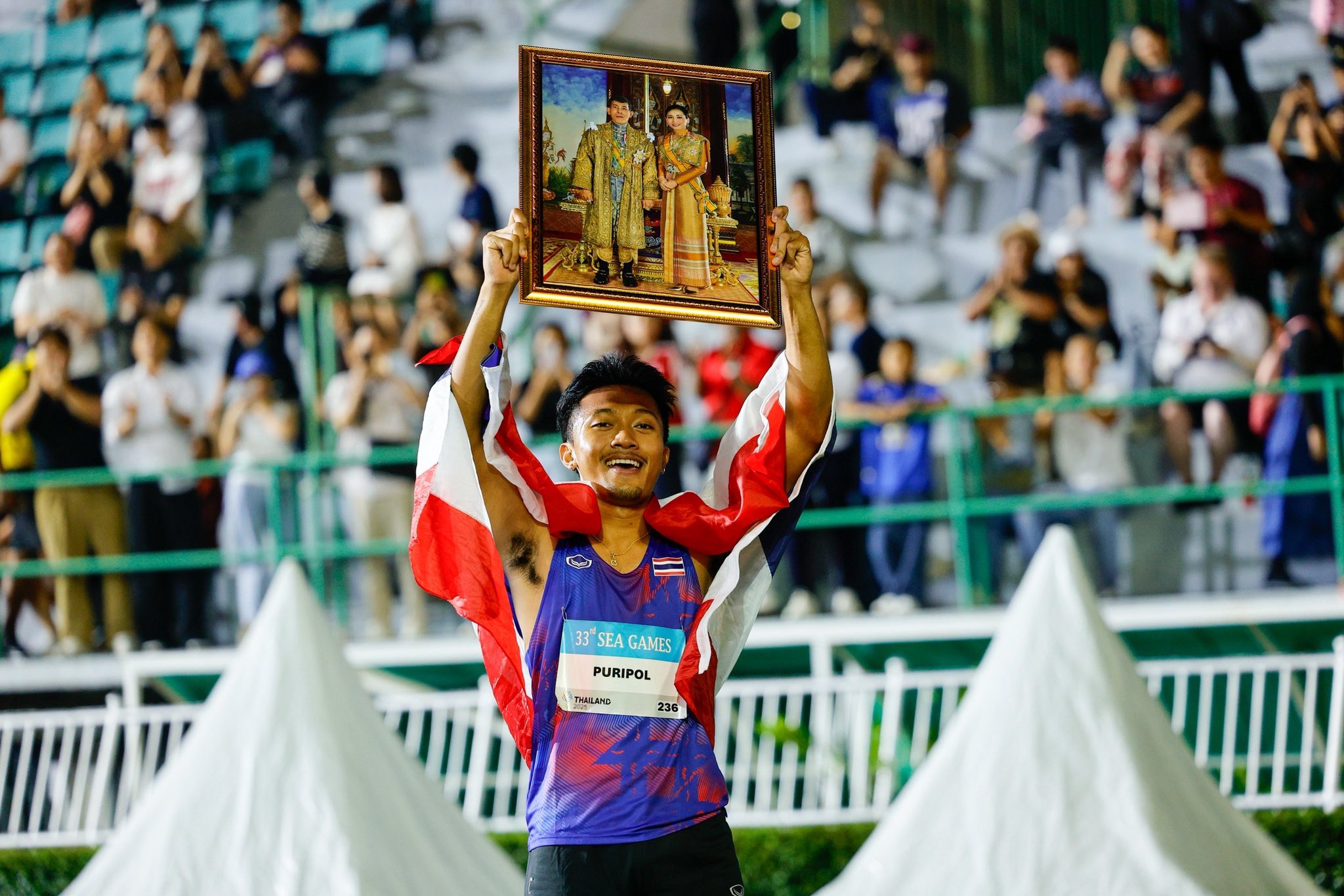 598580268_898633935829020_401