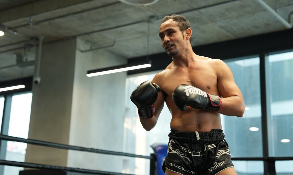 ไปได้สวย! “สามเอ” สุขเต็มร้อยที่อีโวลฟ์ ซ้อม-สอนมวยไทยลงตัว