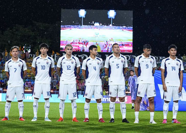 รายชื่อนักฟุตบอลทีมชาติไทย
