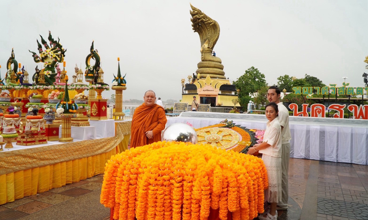 “ครองขวัญ” CEO LUMMAX และ “สนามมวยเวทีลุมพินี กองทัพบก” ร่วมเป็นเจ้าภาพถวายสร้อยพระศอองค์พญาศรีสัตตนาคราช ในพิธีบวงสรวงใหญ่ 7 เดือน 7