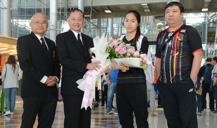 แฟนแห่ต้อนรับ! "น้องเมย์" บินถึงไทยขอพักก่อนตั้งเป้าลุยต่อ