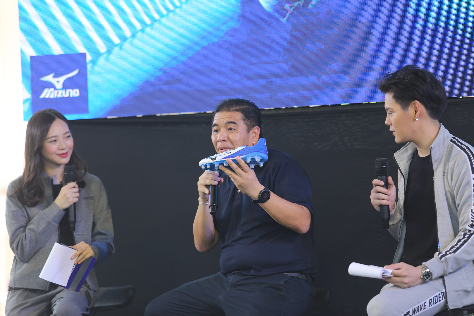  MIZUNO รุ่น "Rebula 3"