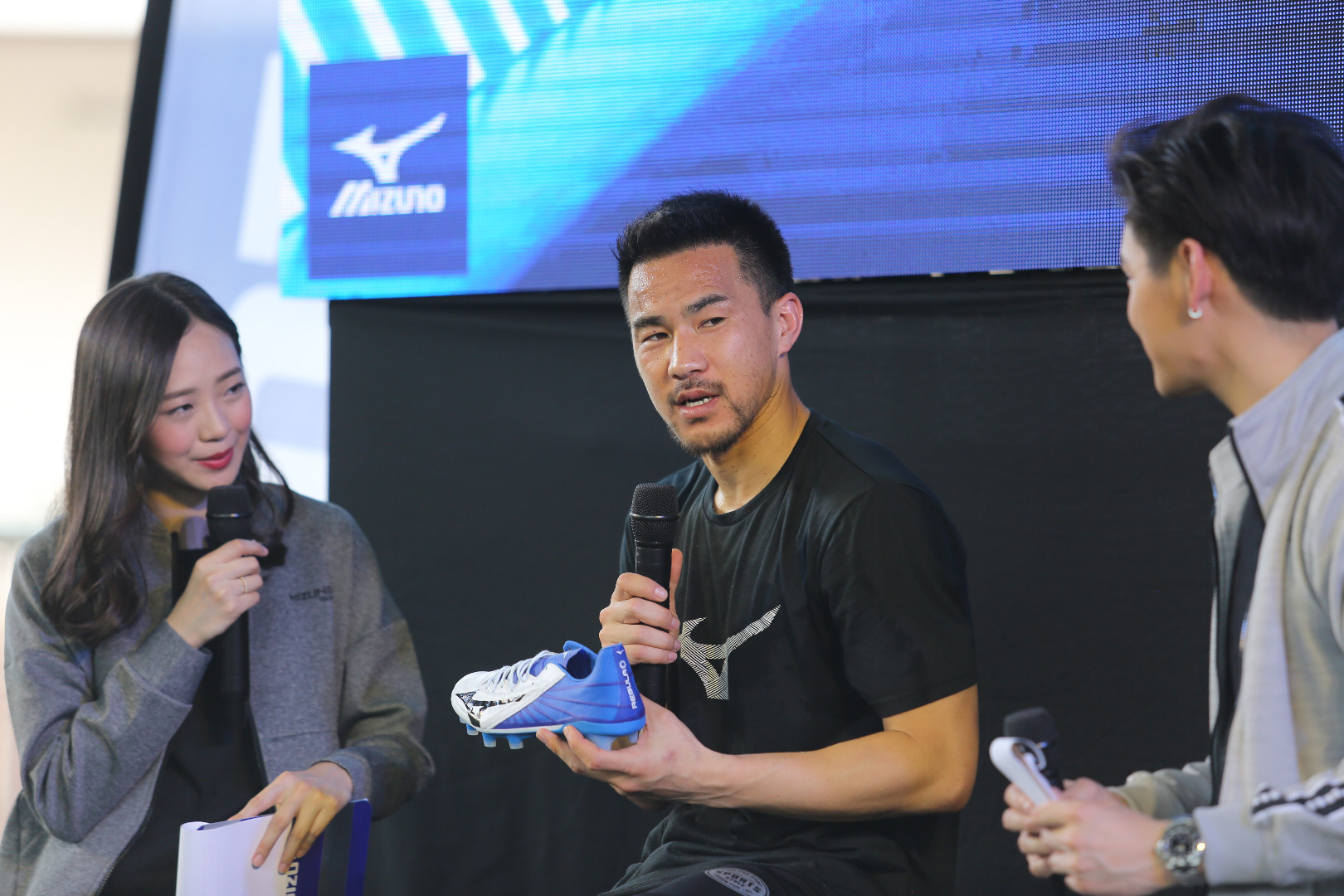  MIZUNO รุ่น "Rebula 3"