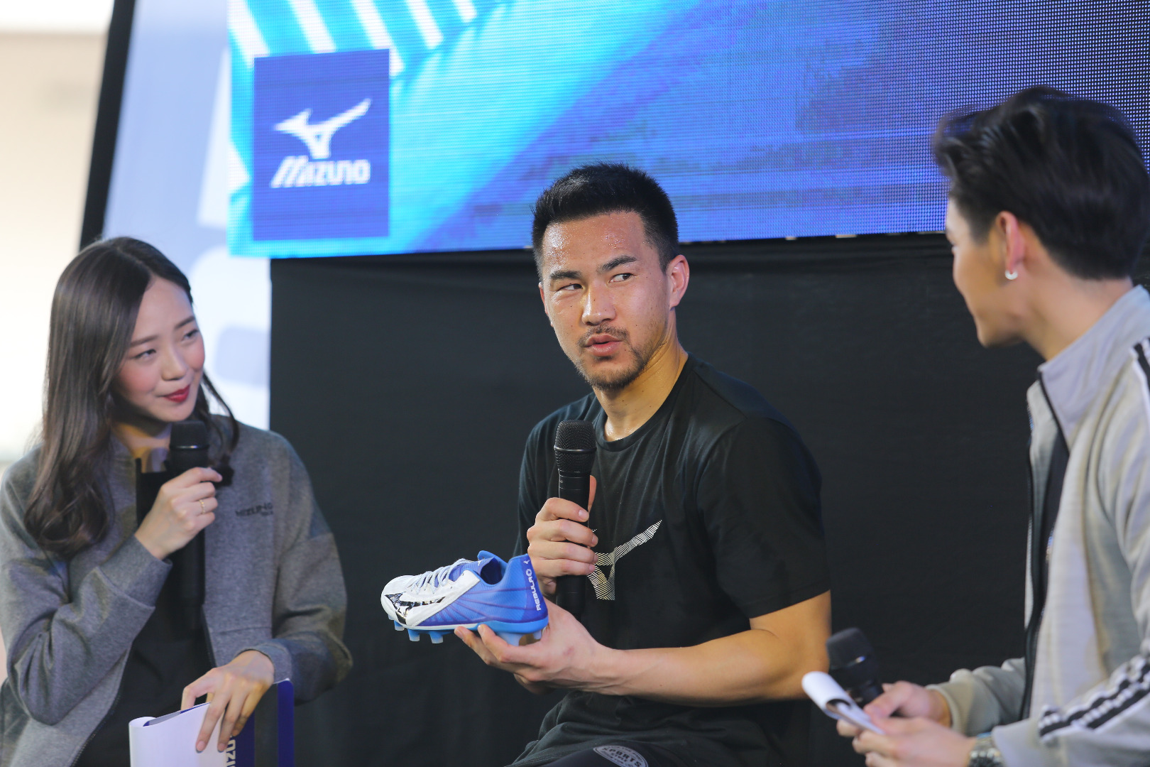  MIZUNO รุ่น "Rebula 3"