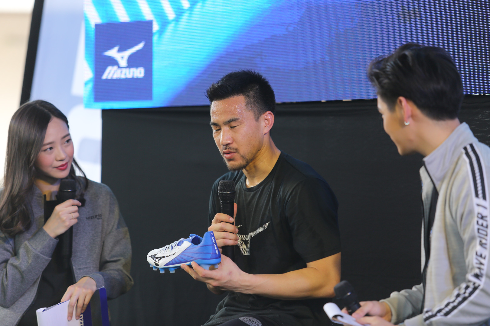  MIZUNO รุ่น "Rebula 3"