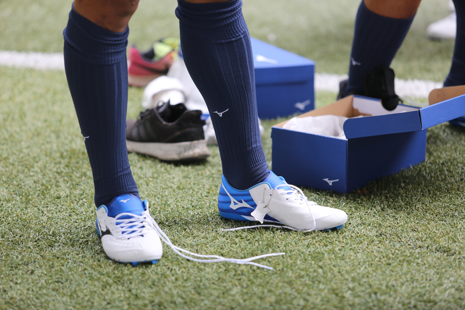  MIZUNO รุ่น "Rebula 3"