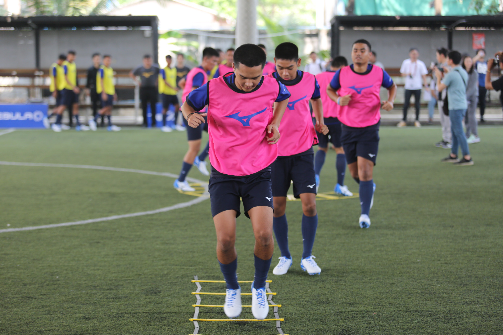  MIZUNO รุ่น "Rebula 3"