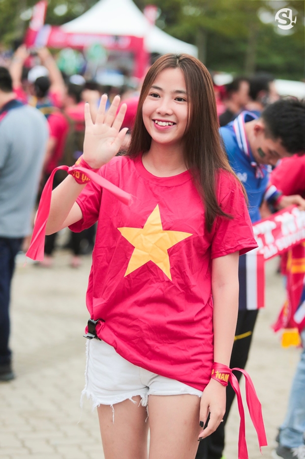 จัดเต็ม! ประมวลภาพสีสันกองเชียร์ก่อนเกม ไทย-เวียดนาม ศึกคัดบอลโลก โซนเอเชีย