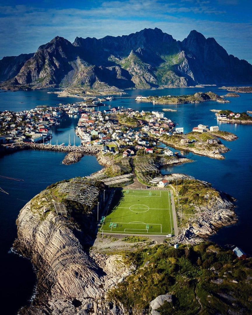"เฮนนิงสวาร์ สเตเดี้ยม"(Henningsvær Stadion)