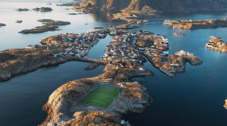 "เฮนนิงสวาร์ สเตเดี้ยม"(Henningsvær Stadion)