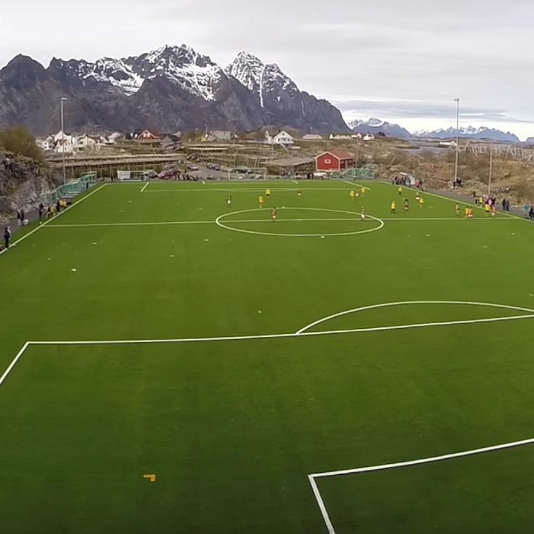 "เฮนนิงสวาร์ สเตเดี้ยม"(Henningsvær Stadion)