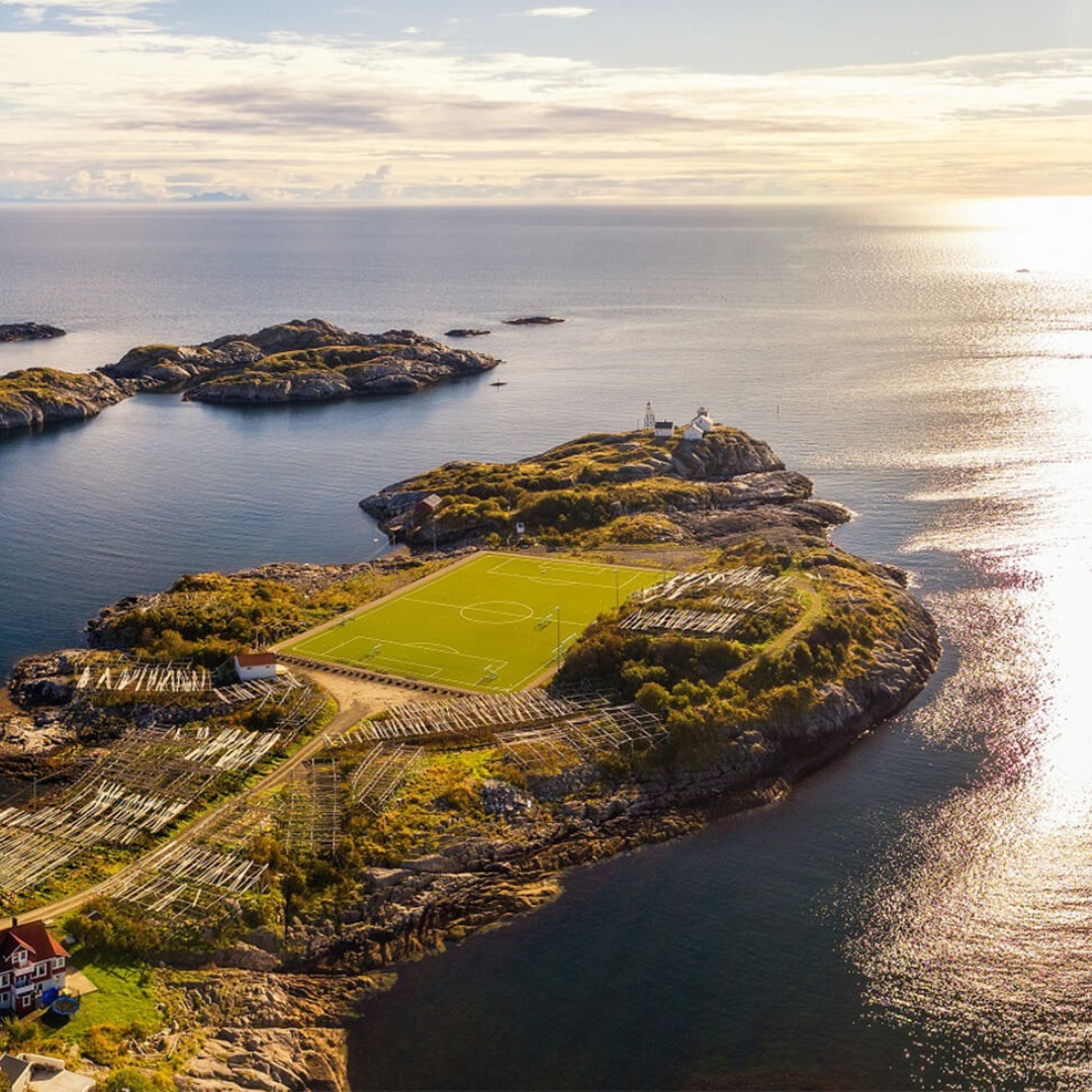 "เฮนนิงสวาร์ สเตเดี้ยม"(Henningsvær Stadion)