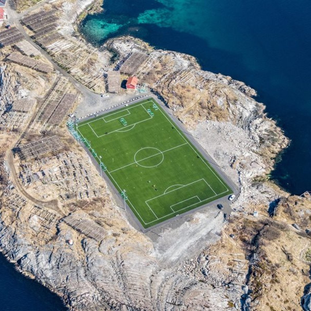"เฮนนิงสวาร์ สเตเดี้ยม"(Henningsvær Stadion)