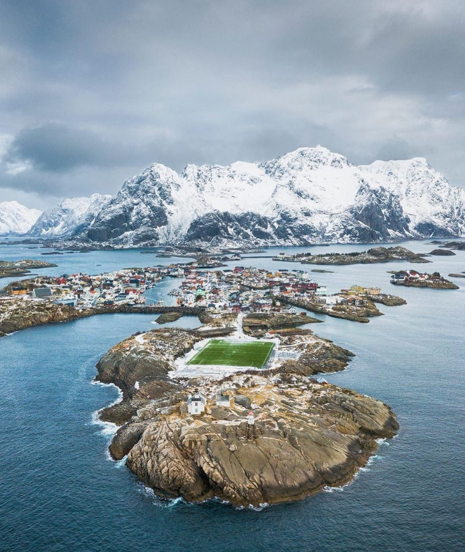 "เฮนนิงสวาร์ สเตเดี้ยม"(Henningsvær Stadion)