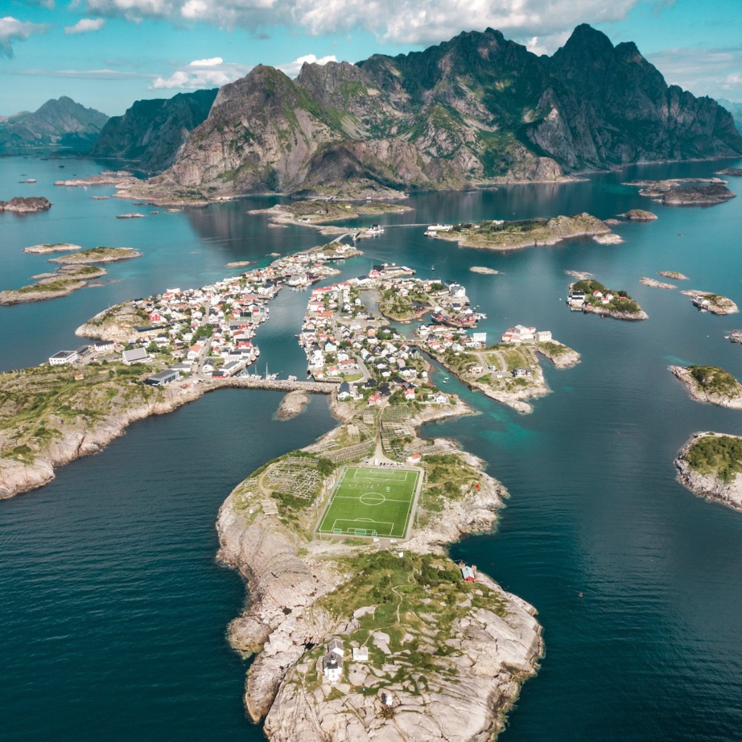 "เฮนนิงสวาร์ สเตเดี้ยม"(Henningsvær Stadion)