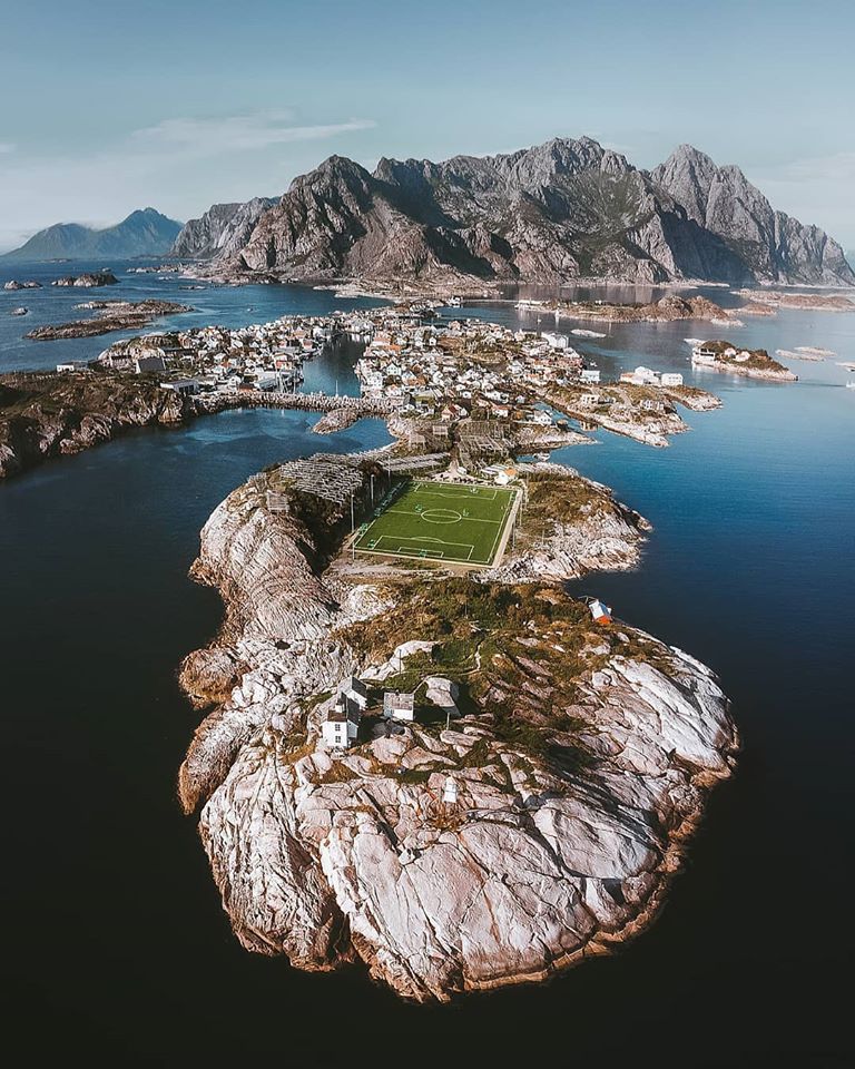 "เฮนนิงสวาร์ สเตเดี้ยม"(Henningsvær Stadion)