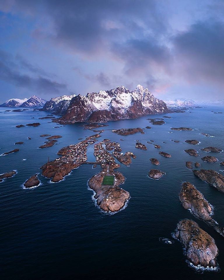 "เฮนนิงสวาร์ สเตเดี้ยม"(Henningsvær Stadion)