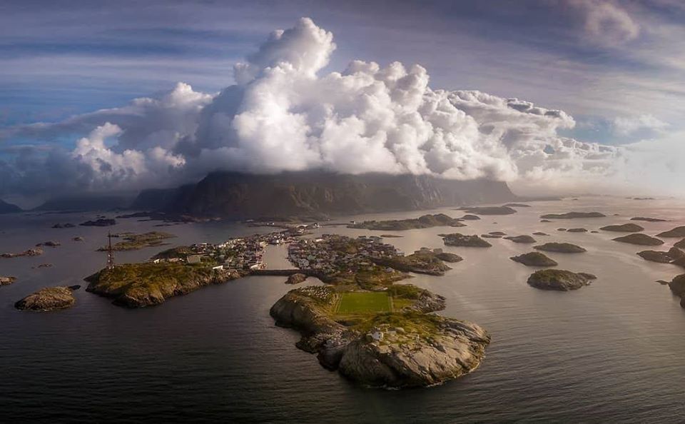 "เฮนนิงสวาร์ สเตเดี้ยม"(Henningsvær Stadion)
