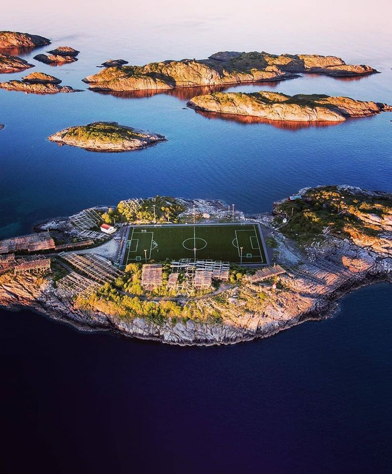"เฮนนิงสวาร์ สเตเดี้ยม"(Henningsvær Stadion)