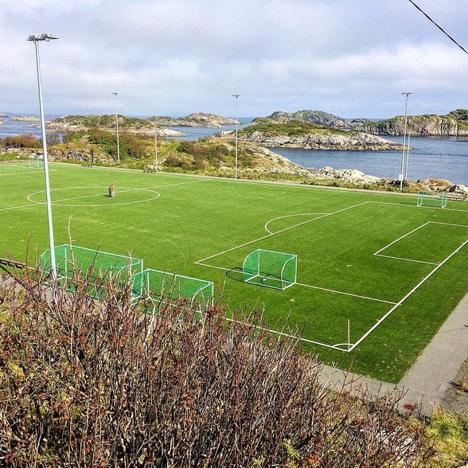 "เฮนนิงสวาร์ สเตเดี้ยม"(Henningsvær Stadion)