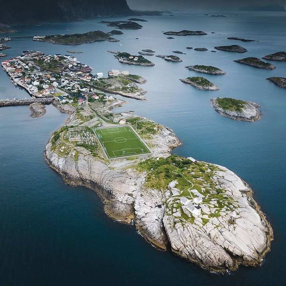 "เฮนนิงสวาร์ สเตเดี้ยม"(Henningsvær Stadion)