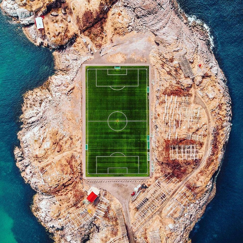 "เฮนนิงสวาร์ สเตเดี้ยม"(Henningsvær Stadion)