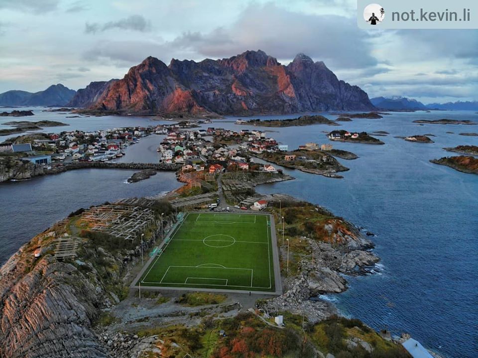 "เฮนนิงสวาร์ สเตเดี้ยม"(Henningsvær Stadion)