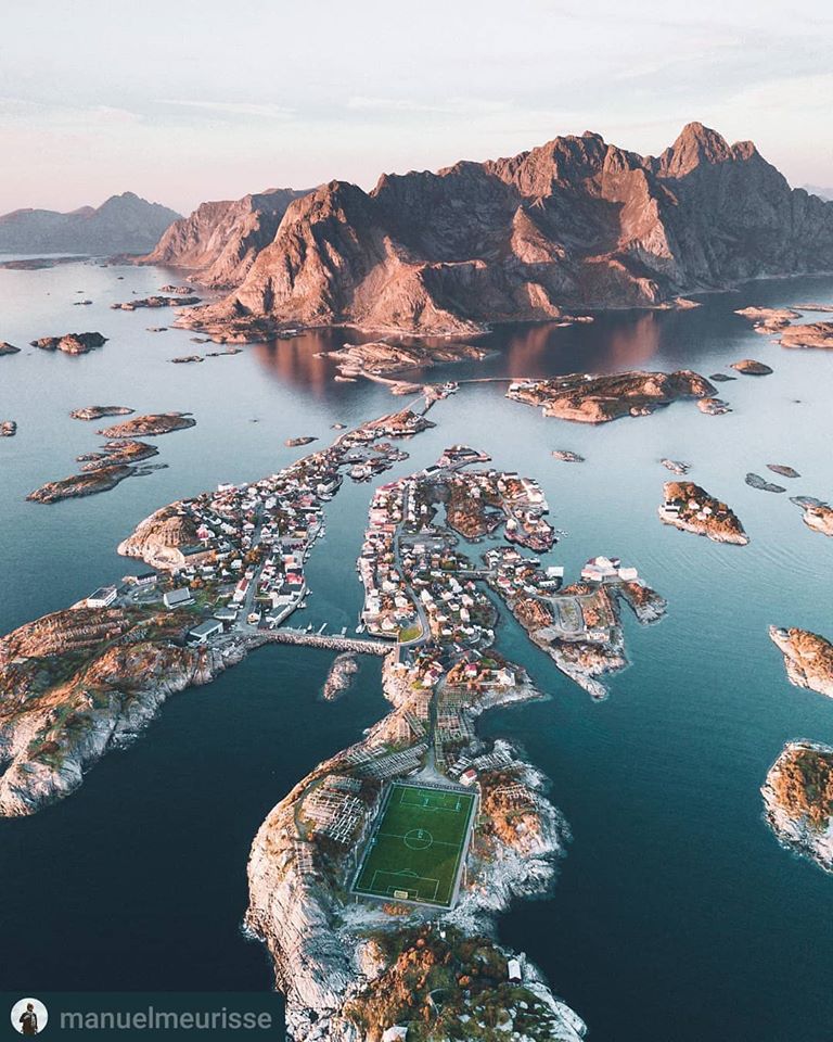 "เฮนนิงสวาร์ สเตเดี้ยม"(Henningsvær Stadion)
