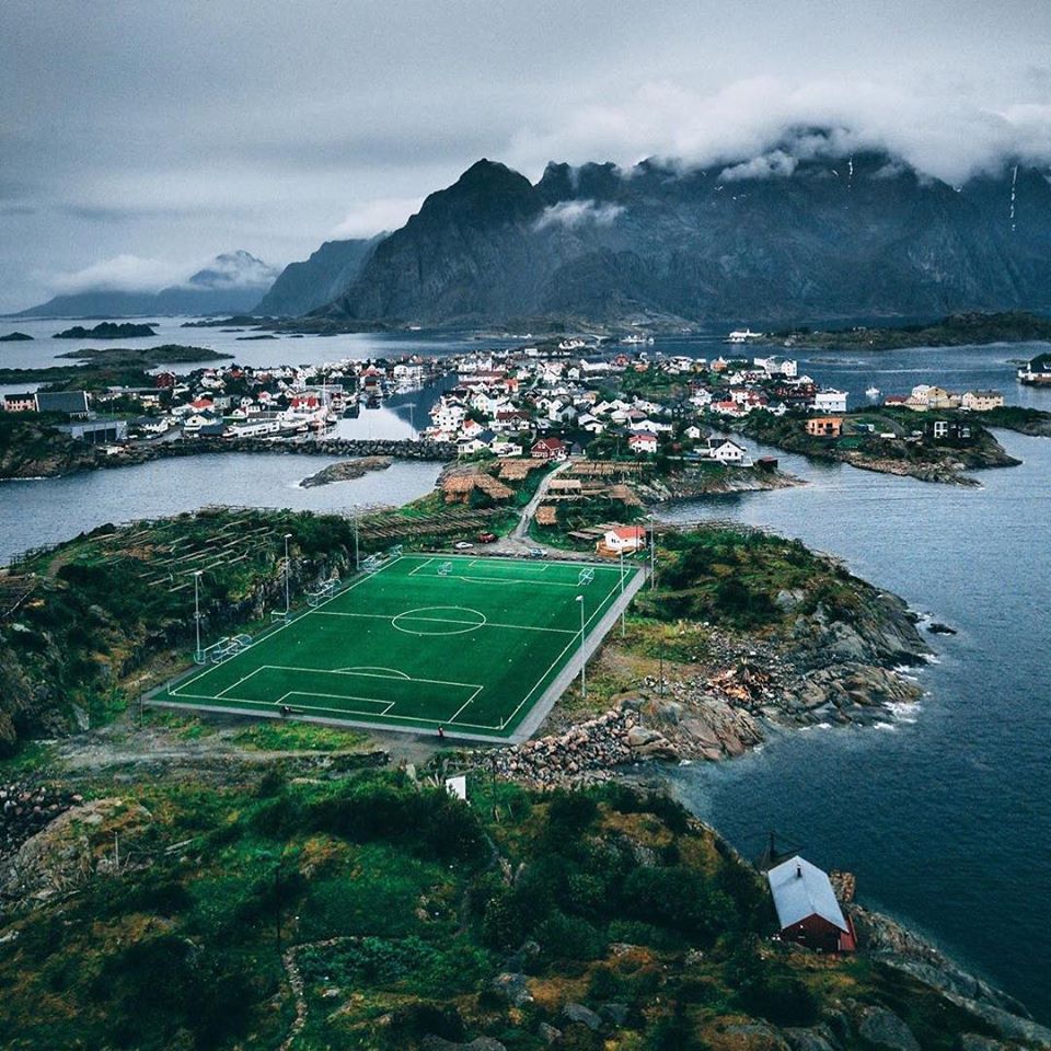 "เฮนนิงสวาร์ สเตเดี้ยม"(Henningsvær Stadion)