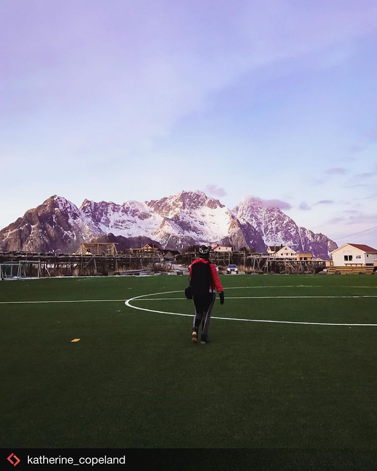 "เฮนนิงสวาร์ สเตเดี้ยม"(Henningsvær Stadion)