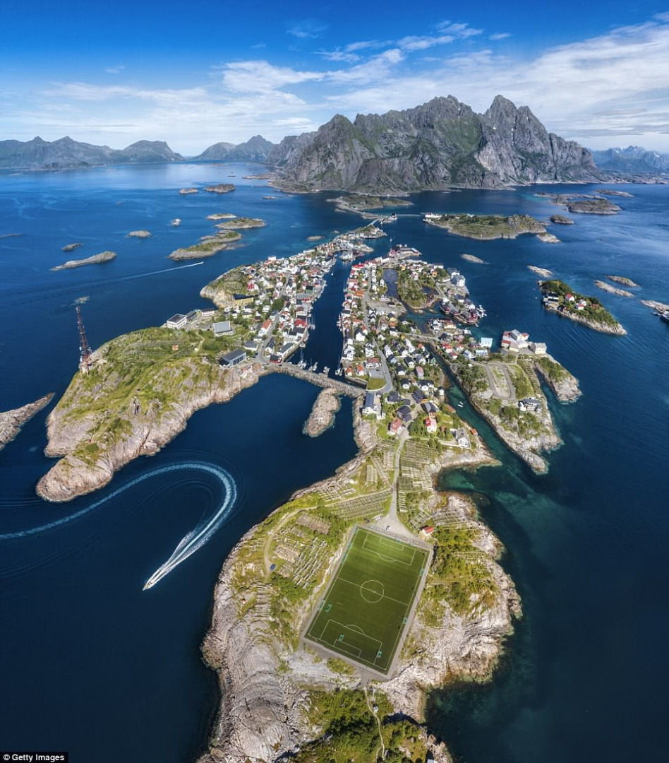 "เฮนนิงสวาร์ สเตเดี้ยม"(Henningsvær Stadion)