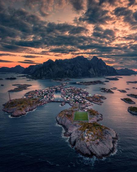 "เฮนนิงสวาร์ สเตเดี้ยม"(Henningsvær Stadion)