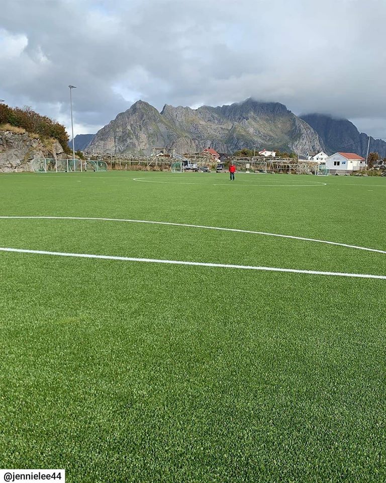 "เฮนนิงสวาร์ สเตเดี้ยม"(Henningsvær Stadion)