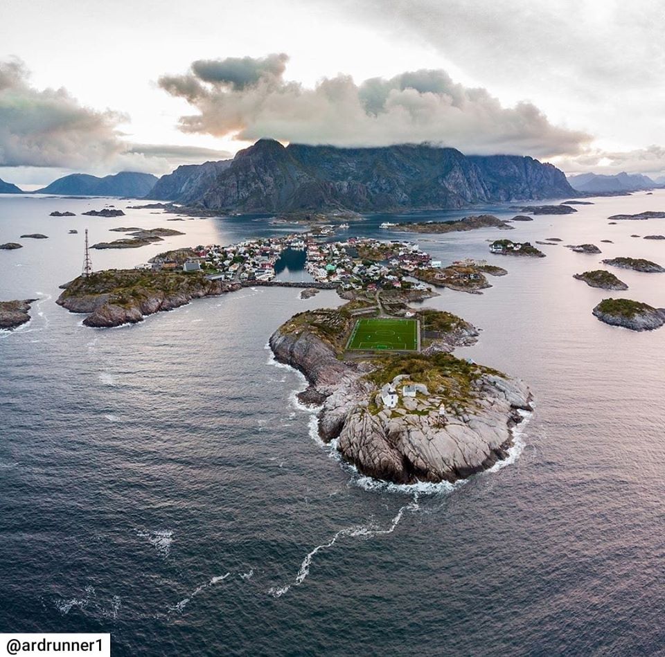 "เฮนนิงสวาร์ สเตเดี้ยม"(Henningsvær Stadion)