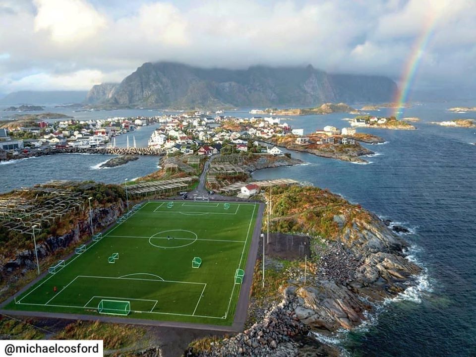 "เฮนนิงสวาร์ สเตเดี้ยม"(Henningsvær Stadion)