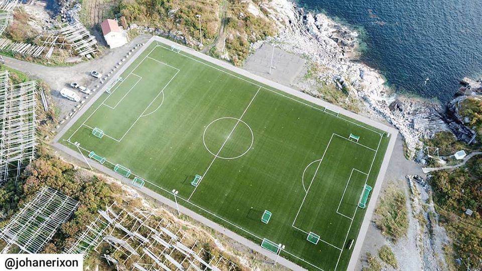 "เฮนนิงสวาร์ สเตเดี้ยม"(Henningsvær Stadion)