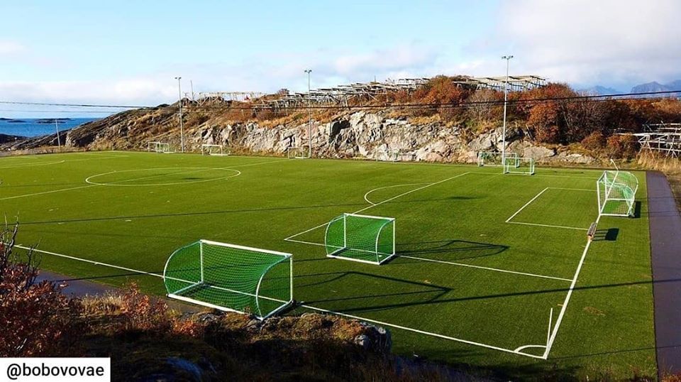 "เฮนนิงสวาร์ สเตเดี้ยม"(Henningsvær Stadion)