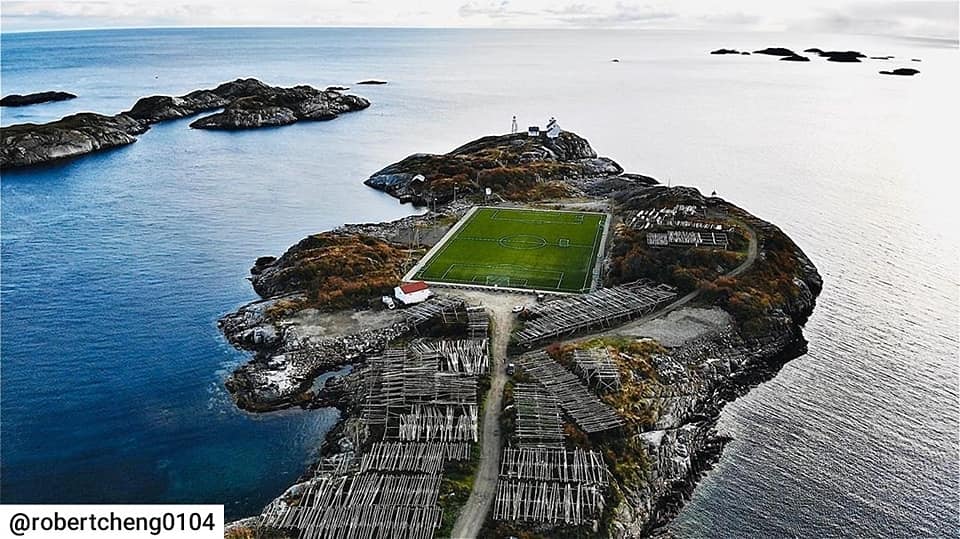 "เฮนนิงสวาร์ สเตเดี้ยม"(Henningsvær Stadion)