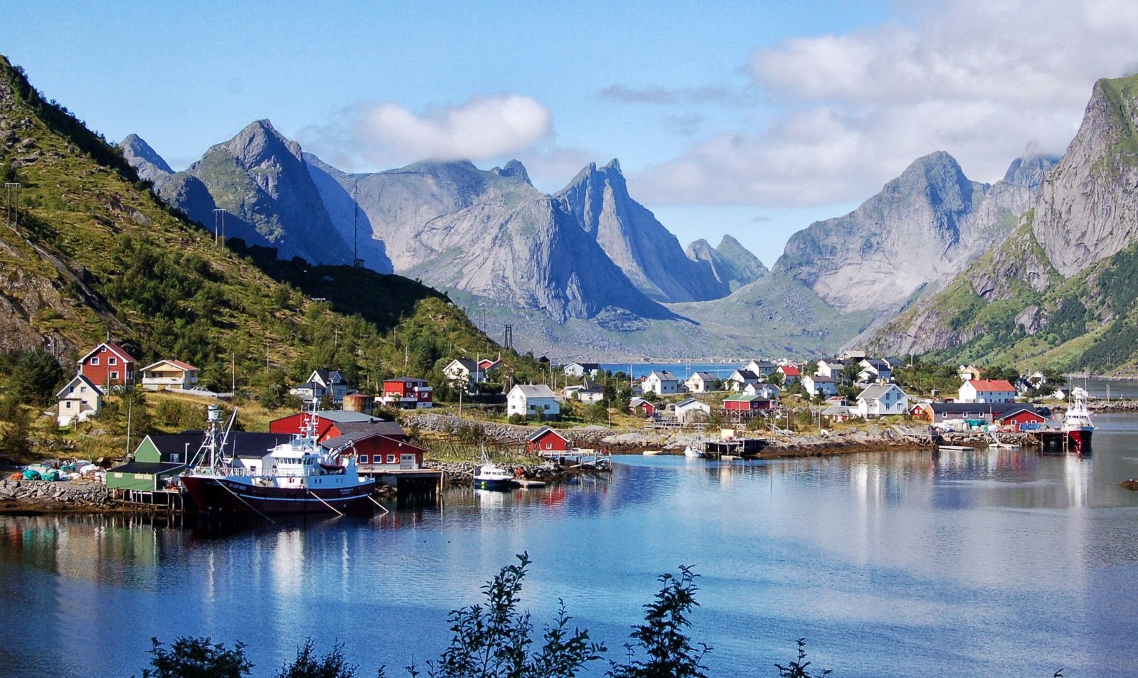 "เฮนนิงสวาร์ สเตเดี้ยม"(Henningsvær Stadion)