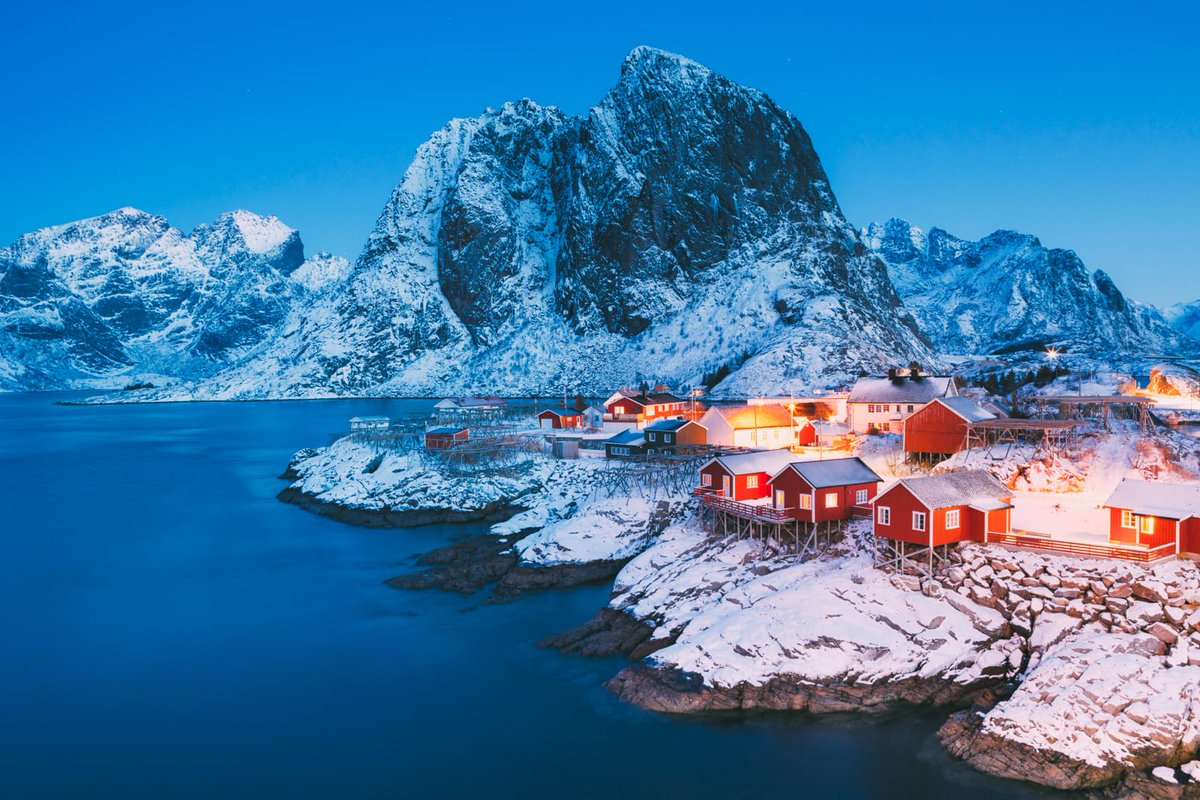 "เฮนนิงสวาร์ สเตเดี้ยม"(Henningsvær Stadion)