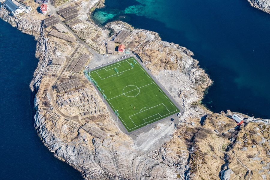 "เฮนนิงสวาร์ สเตเดี้ยม"(Henningsvær Stadion)