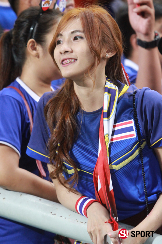 แฟนบอลสาวไทยน่ารัก