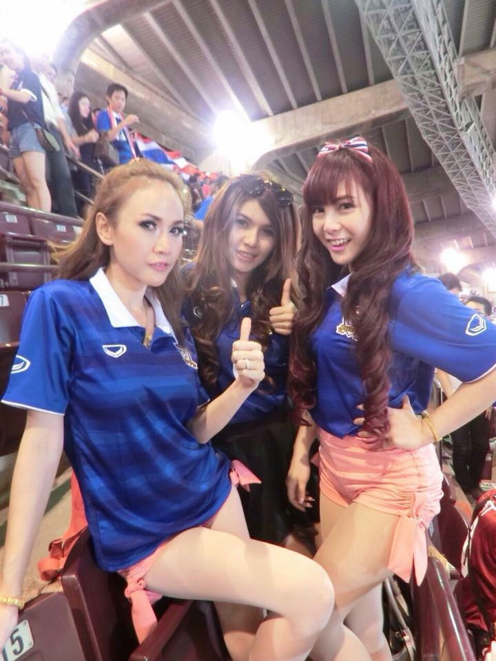 กองเชียร์สาวๆ