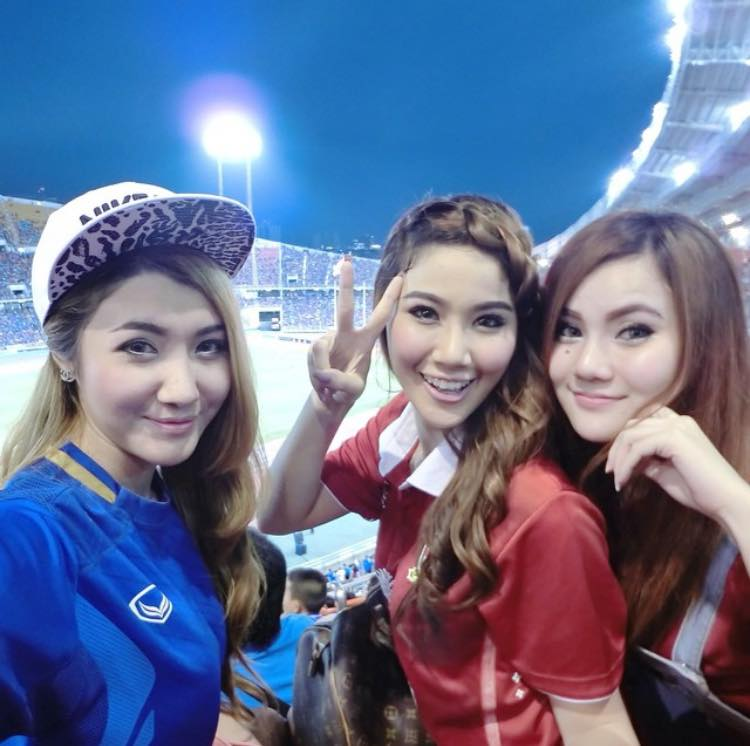 กองเชียร์สาวๆ