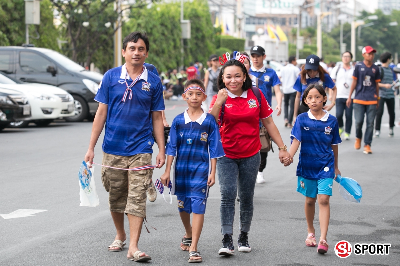 ภาพบรรยากาศและสีสันกองเชียร์ไทย