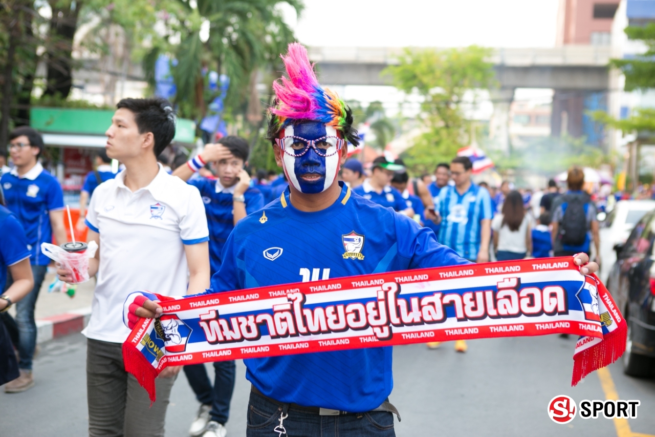 ภาพบรรยากาศและสีสันกองเชียร์ไทย