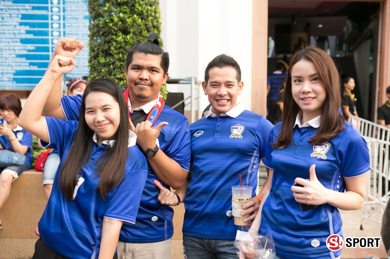 ภาพบรรยากาศและสีสันกองเชียร์ไทย