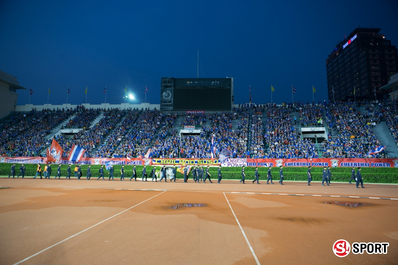 ภาพบรรยากาศและสีสันกองเชียร์ไทย