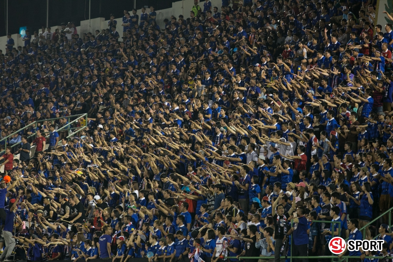 ภาพบรรยากาศและสีสันกองเชียร์ไทย