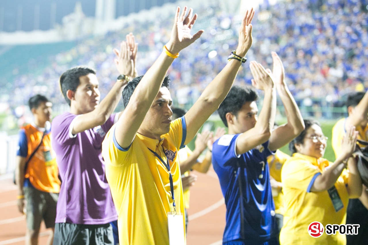 ภาพบรรยากาศและสีสันกองเชียร์ไทย